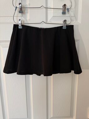 URBAN OUTFITTERS Black Flared Mini Skirt/Women's Skater Style sewn in shorts XS